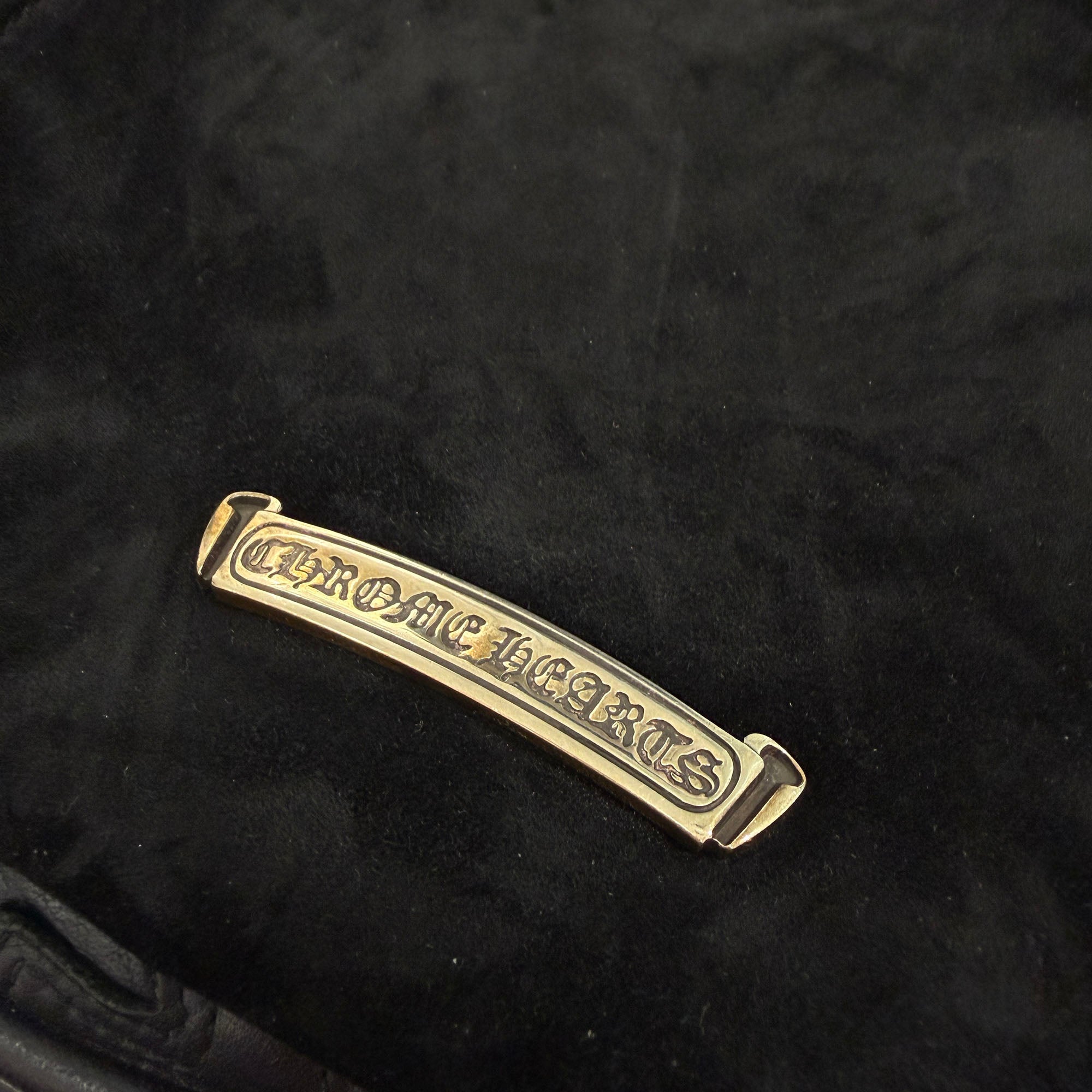 CHROME HEARTS Suede Leather Square Pocket Vine Dagger Patch Shoulder Bag クロムハーツ スエードレザー スクエアポケット ヴァインダガー パッチ ショルダーバッグ