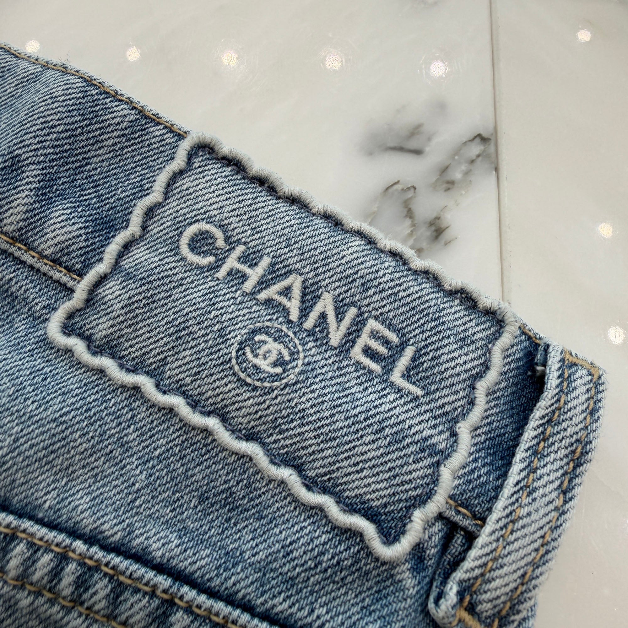 CHANEL 2025SS Coco Beach Collection Embroidery Denim Short Pants P78558 V71193 Size 34 シャネル ココビーチコレクション 刺繍 デニムショートパンツ サイズ34