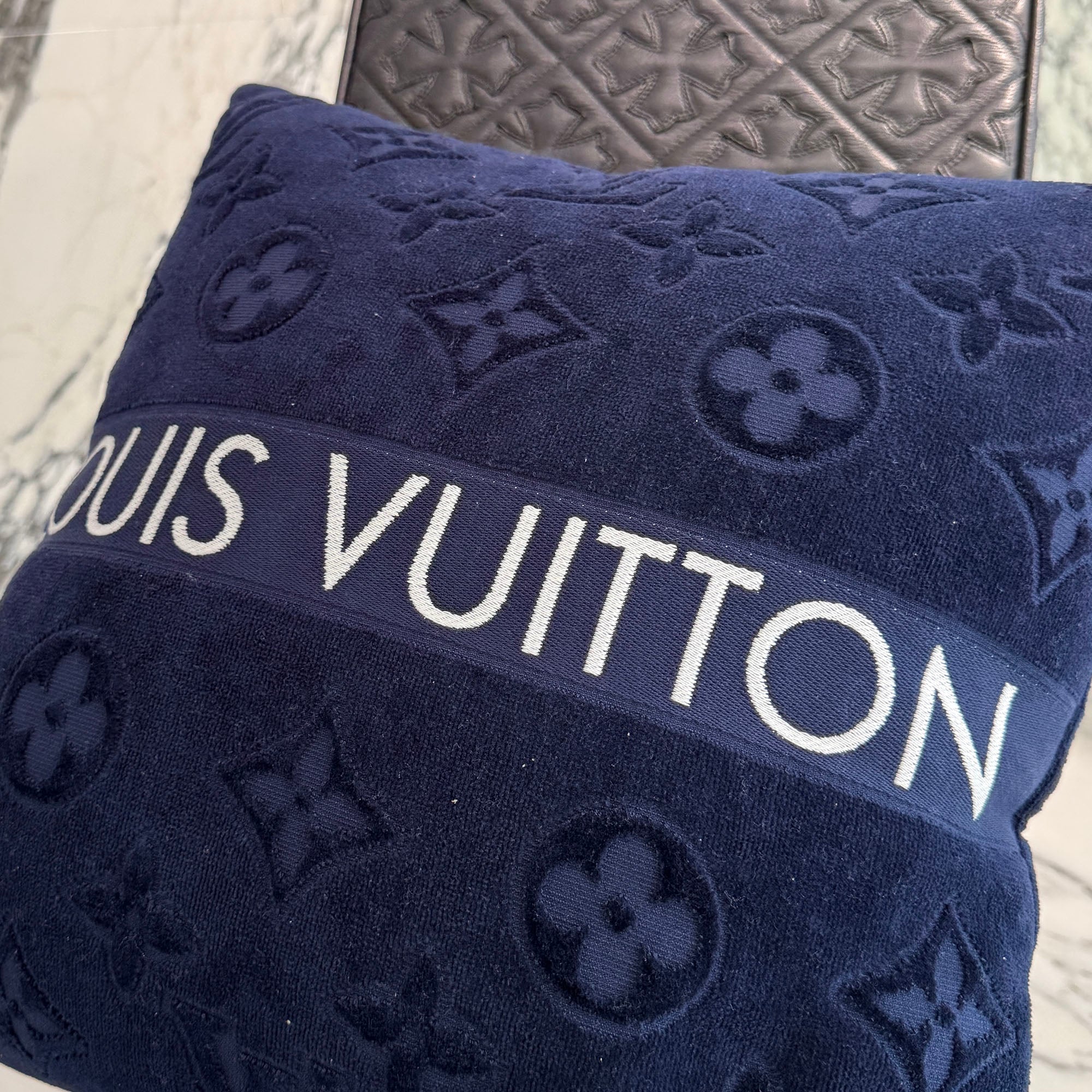 ルイヴィトン LV バケーション クッション ネイビー 【公式通販】
