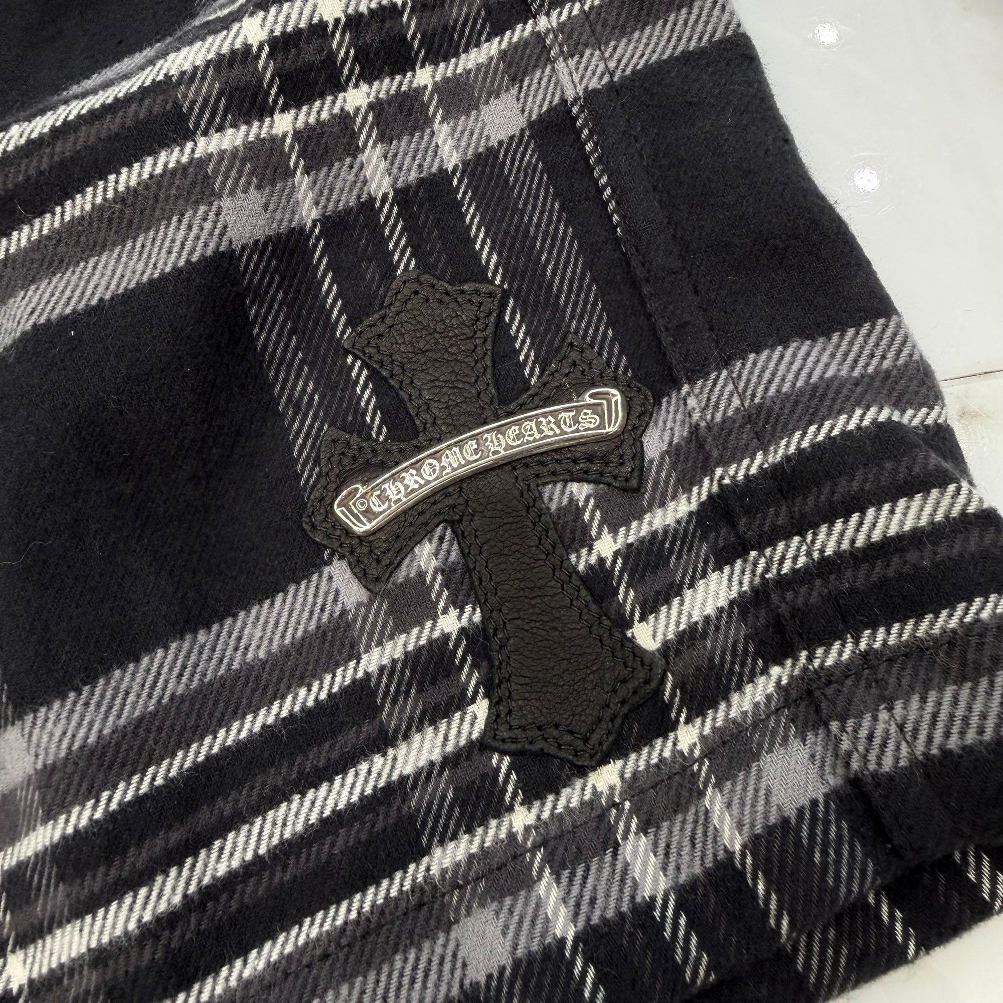 CHROME HEARTS 1 Cross Leather Patch After School Flannel Check CHROME HEARTS 1 Cross Leather Patch After School Flannel Check