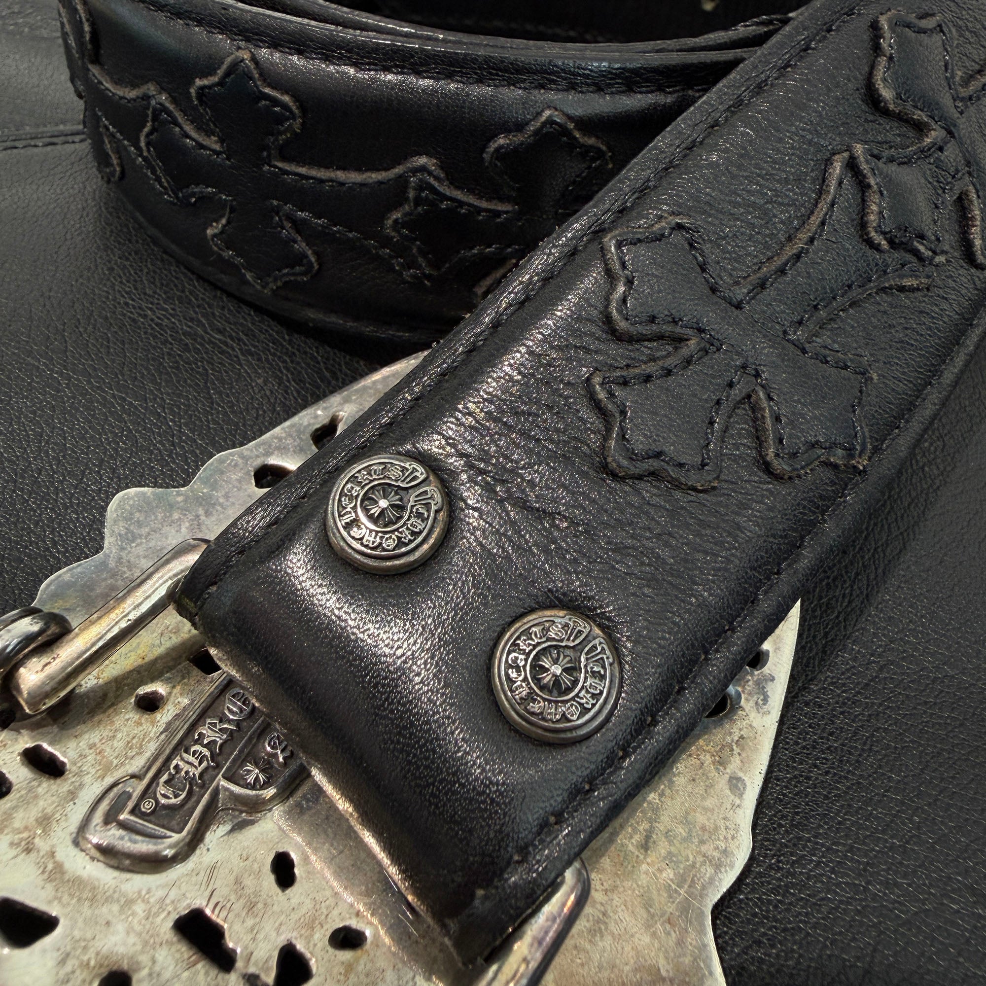 CHROME HEARTS 1.5 Cemetery Cross Silver Buckle & Cemetery Cross Leather Patch Leather Belt Size 34 クロムハーツ 1.5 セメタリークロス シルバー バックル & セメタリークロスレザーパッチ レザーベルト サイズ34