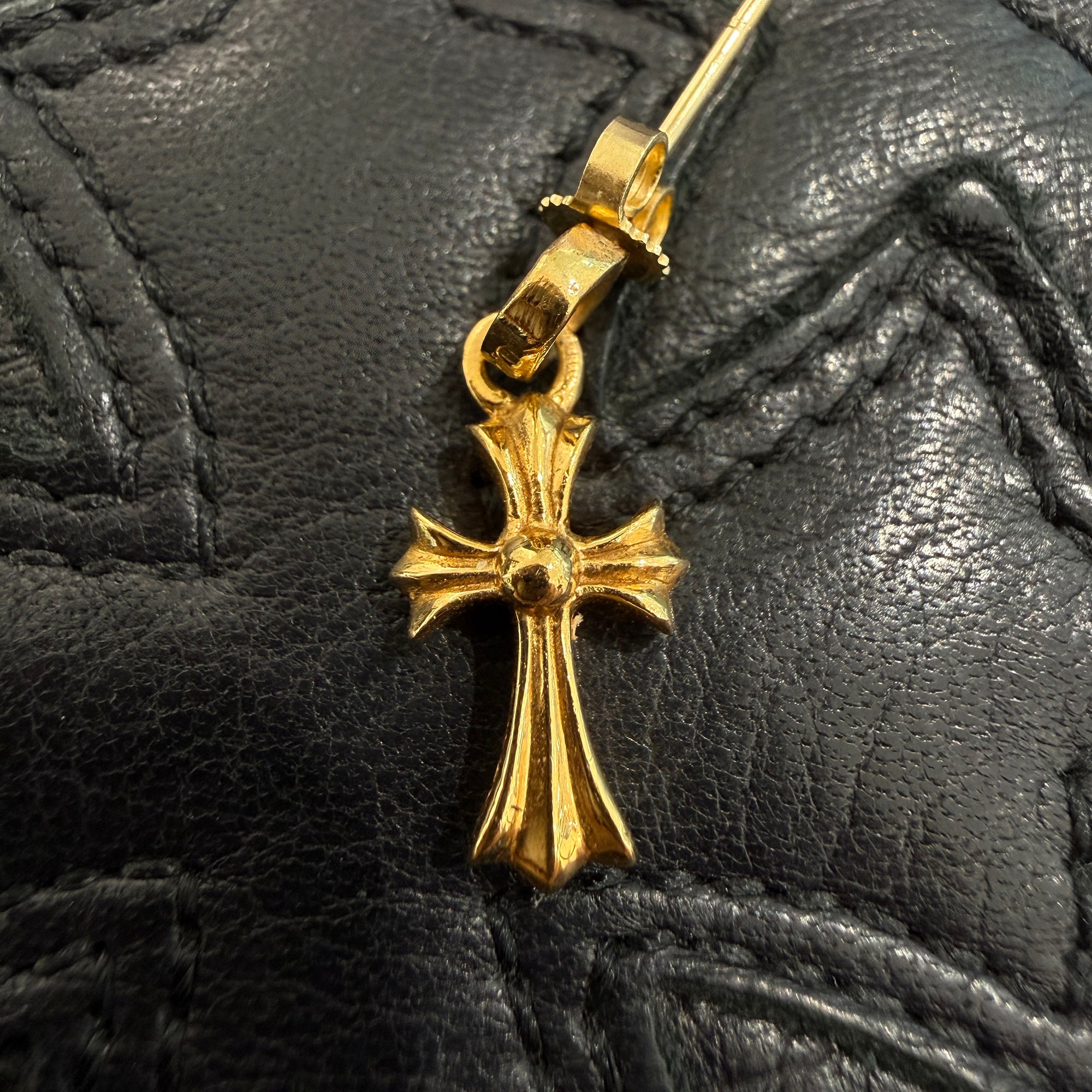 CHROME HEARTS 22K BABY FAT CROSS Earring Pave Diamond クロムハーツ 22K ベイビーファットクロス ピアス パヴェダイヤモンド