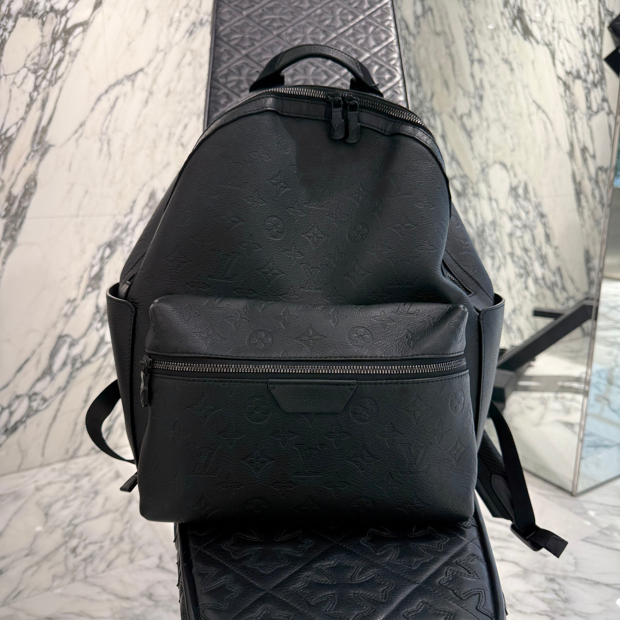 LOUIS VUITTON Discovery Backpack PM " Monogram Shadow " M46553 ルイヴィトン ディスカバリー・バックパック PM "モノグラム・シャドウ"
