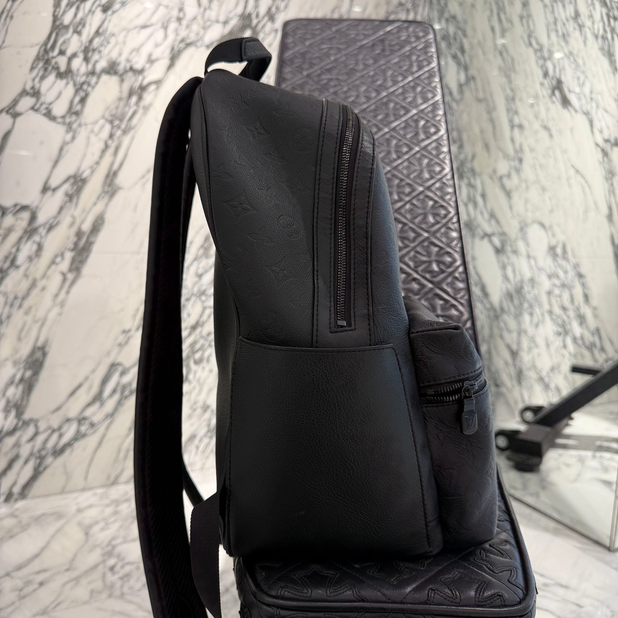 LOUIS VUITTON Discovery Backpack PM " Monogram Shadow " M46553 ルイヴィトン ディスカバリー・バックパック PM "モノグラム・シャドウ"