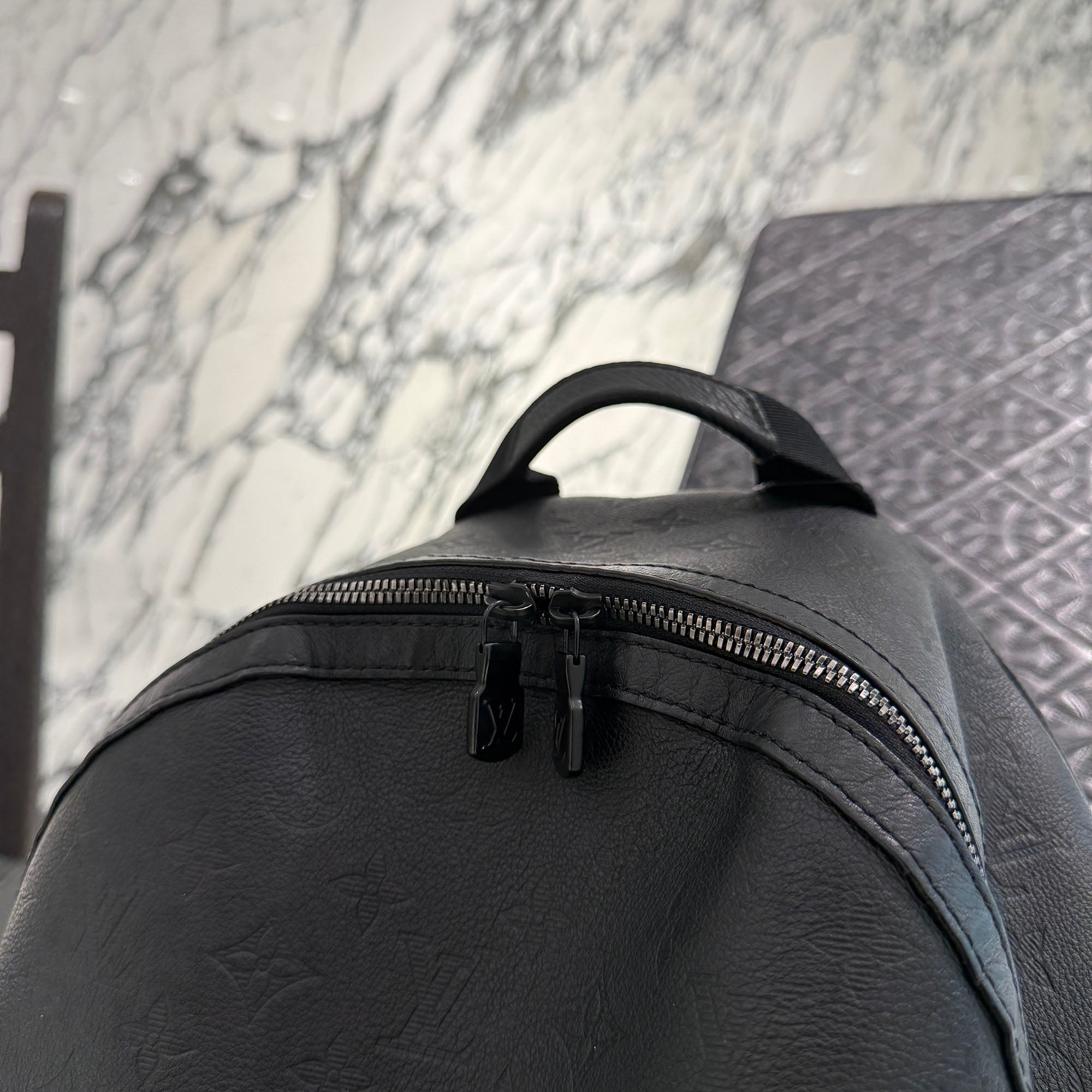 LOUIS VUITTON Discovery Backpack PM " Monogram Shadow " M46553 ルイヴィトン ディスカバリー・バックパック PM "モノグラム・シャドウ"