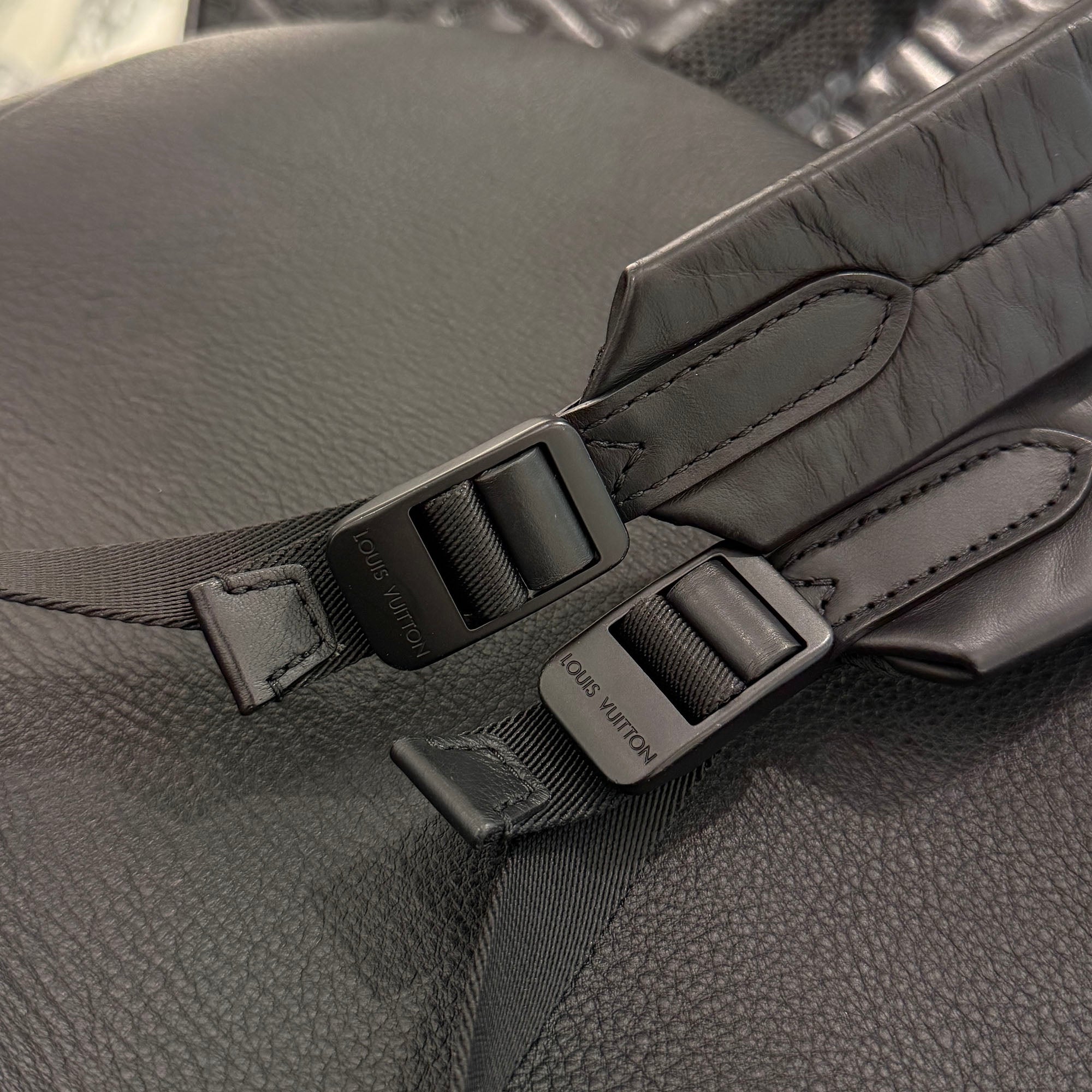 LOUIS VUITTON Discovery Backpack PM " Monogram Shadow " M46553 ルイヴィトン ディスカバリー・バックパック PM "モノグラム・シャドウ"