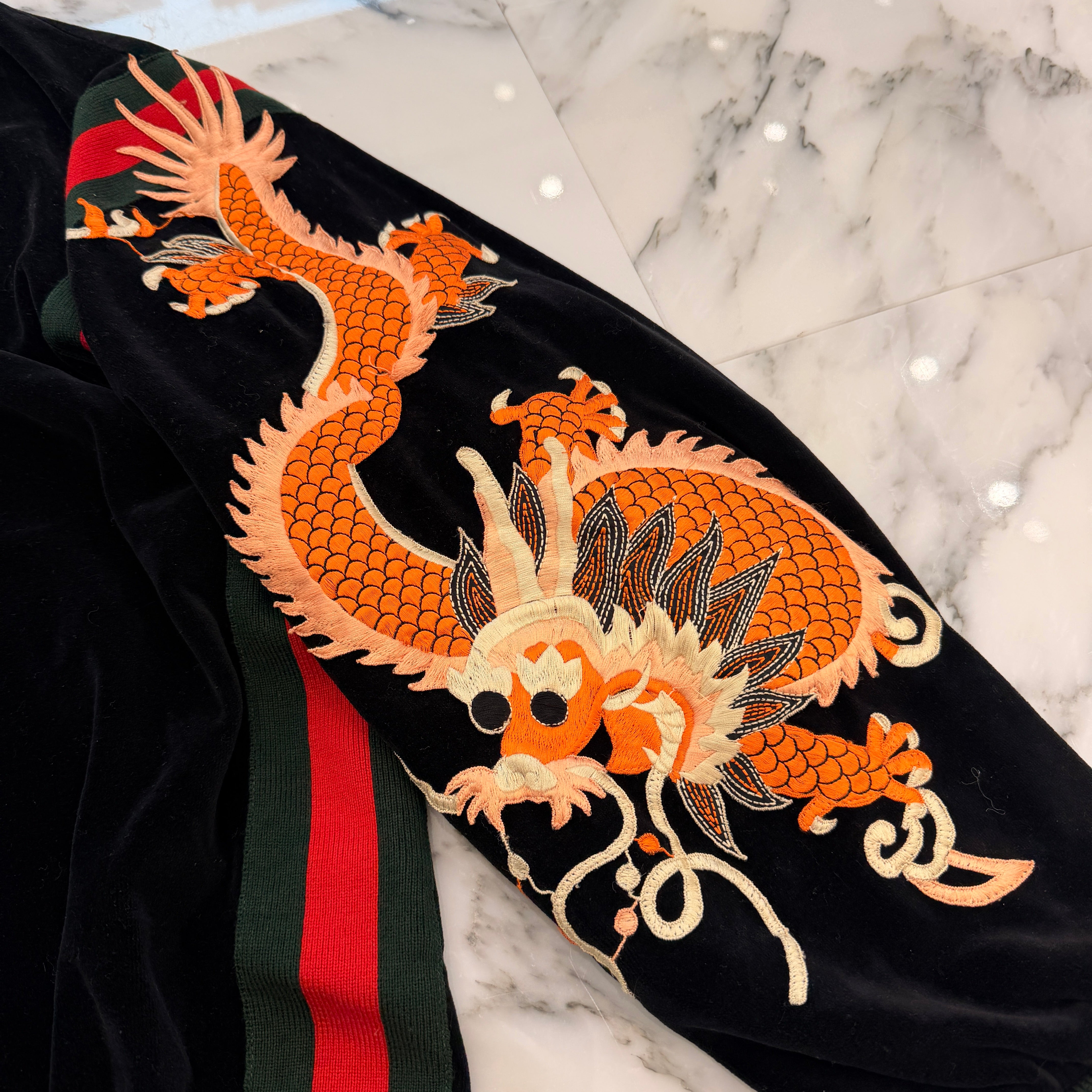 GUCCI × Dapper Dan 2018AW GG Patch Dragon Embroidery Velvet Sweatshirt 535765 X9Y88 Size M グッチ×ダッパー・ダン GGパッチ ドラゴン刺繍 ベロアスウェットシャツ サイズM