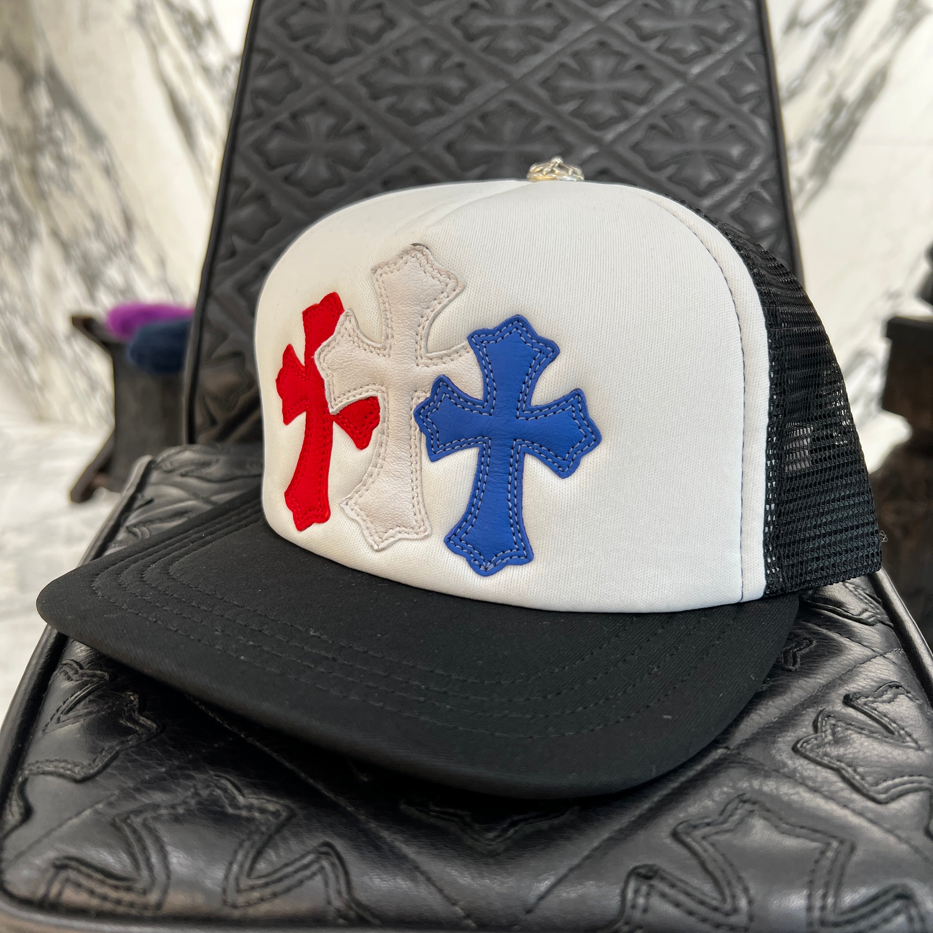 CHROME HEARTS Tricolor Triple Cross Patch Trucker Cap ONE