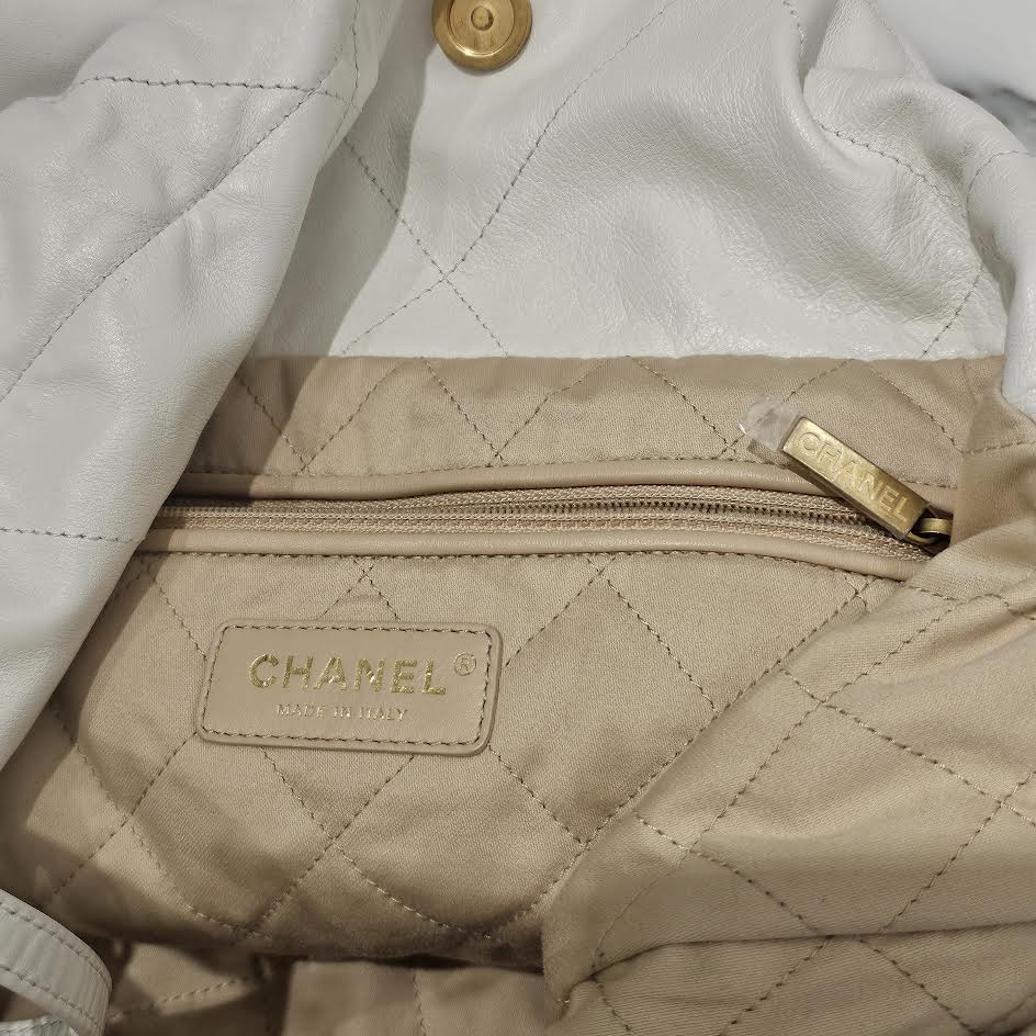 CHANEL 22 Matelasse Caviar Skin Chain Shoulder Bag シャネル 22 マトラッセ キャビアスキン チェーン ショルダーバッグ