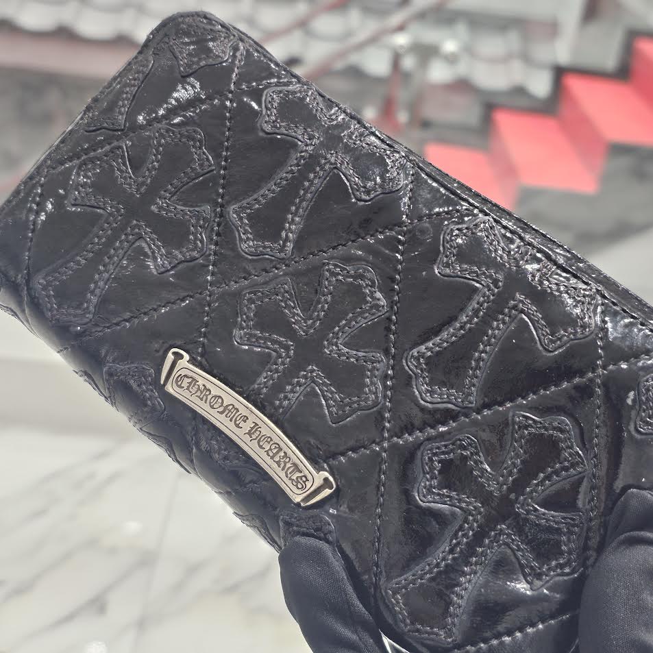 CHROME HEARTS Cemetery Cross Leather Patch Quilting Patent Leather Wallet クロムハーツ セメタリークロス レザーパッチ キルティング パテントレザー ウォレット
