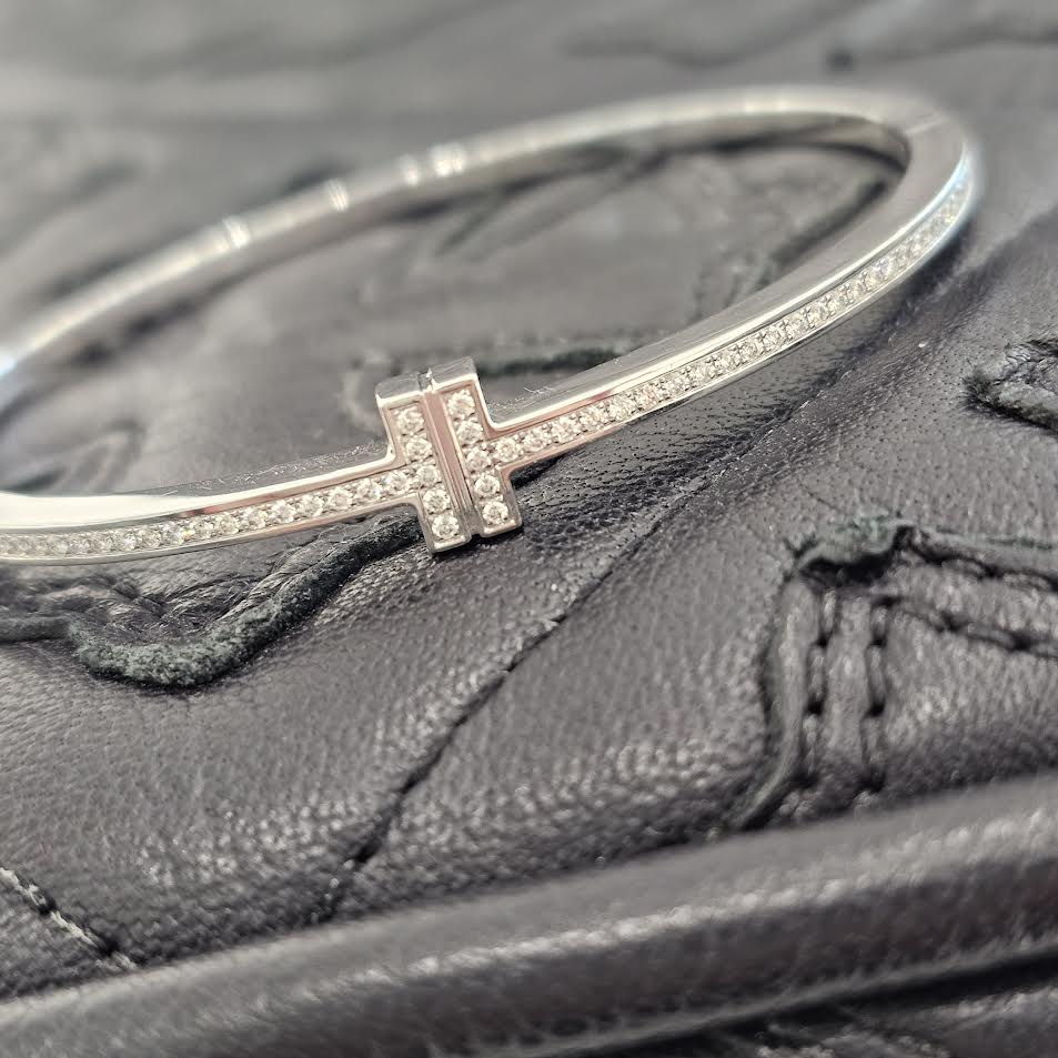 Tiffany Co. 18K WG Tiffany T Diamond Hinged Wire Bangle 62273089 Size Small ティファニー 18K ホワイトゴールド ティファニーT ダイアモンド ヒンジ ワイヤー バングル サイズSmall