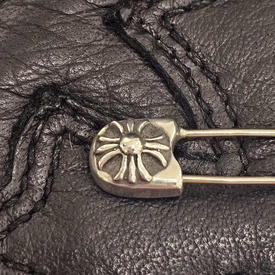 CHROME HEARTS × The Rolling Stones Safety Pin Lip & Tongue 1