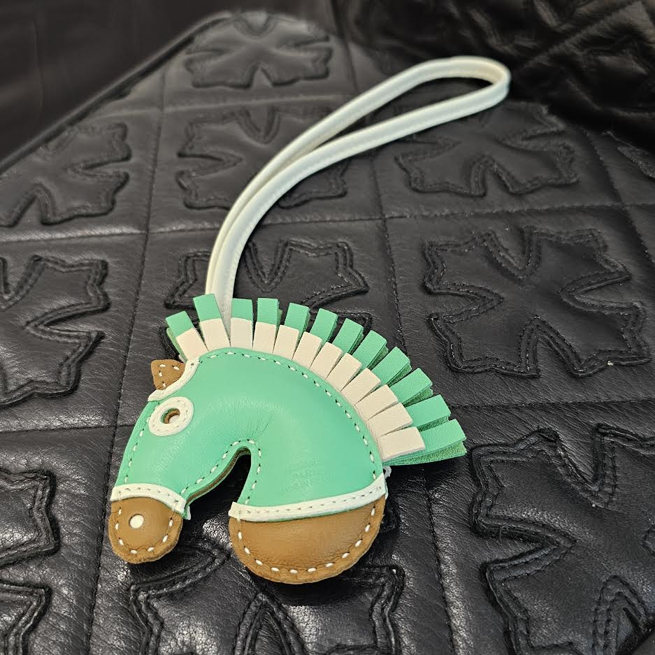 HERMES Geegee Camail Kraft Leather Bag Charm W刻印 エルメス ジージーカマイユ クラフト レザーバッグチャーム W刻印