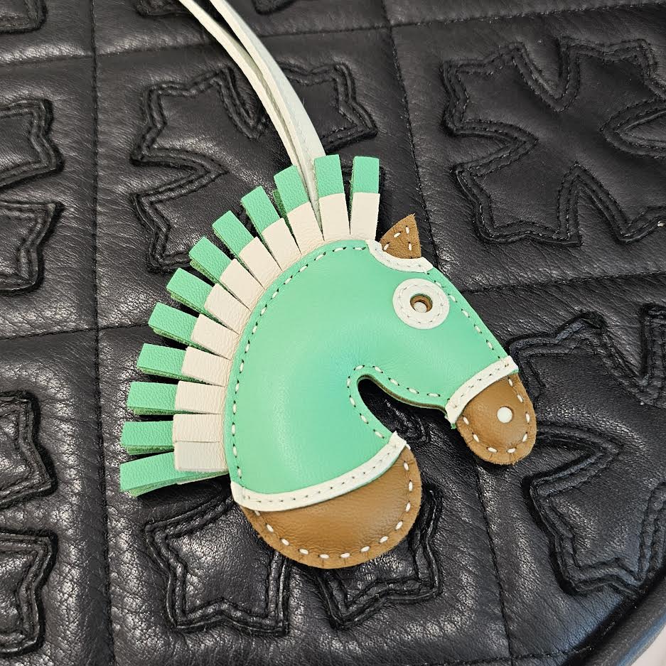 HERMES Geegee Camail Kraft Leather Bag Charm W刻印 エルメス ジージーカマイユ クラフト レザーバッグチャーム W刻印