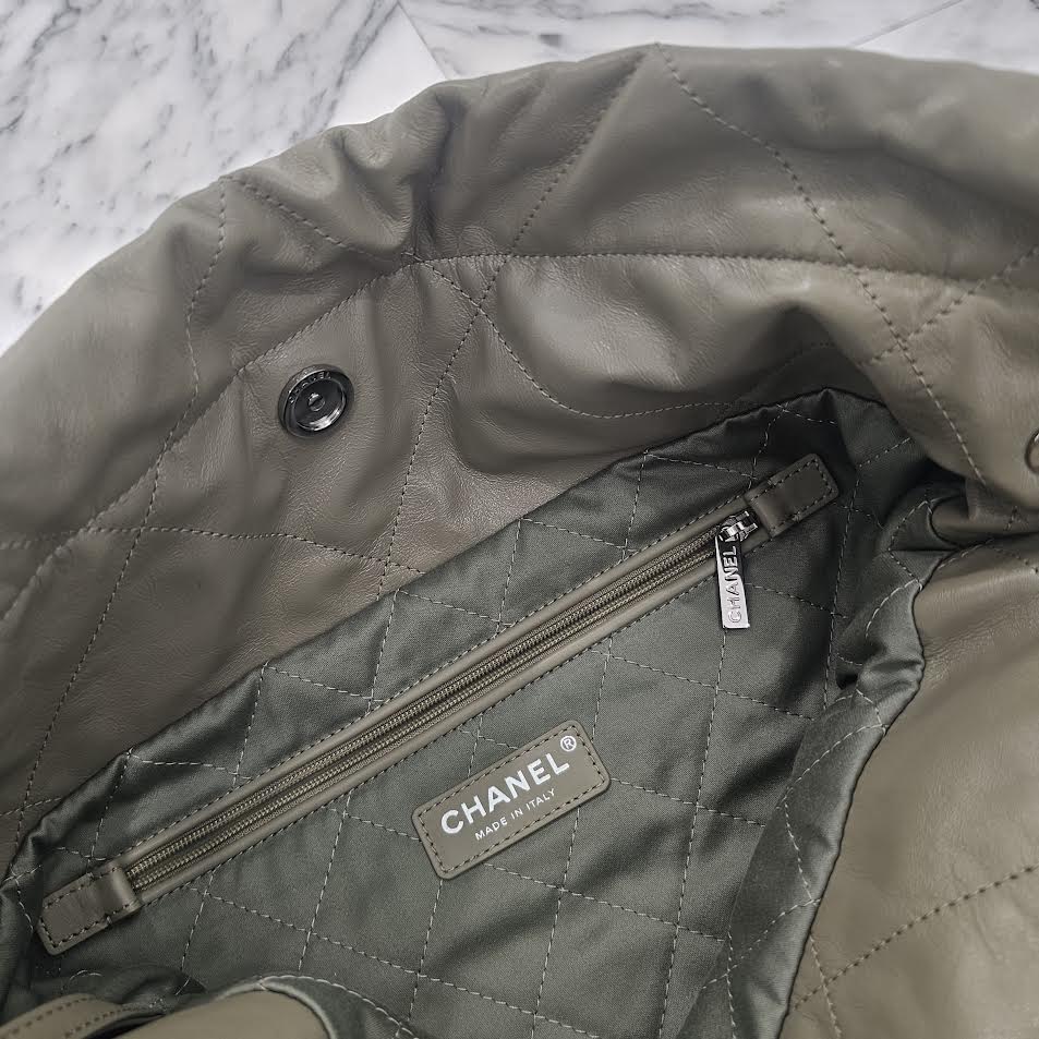 CHANEL 22 Matelasse Caviar Skin Chain Shoulder Bag シャネル 22 マトラッセ キャビアスキン チェーン ショルダーバッグ