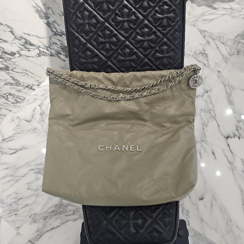 CHANEL 22 Matelasse Caviar Skin Chain Shoulder Bag シャネル 22 マトラッセ キャビアスキン チェーン ショルダーバッグ