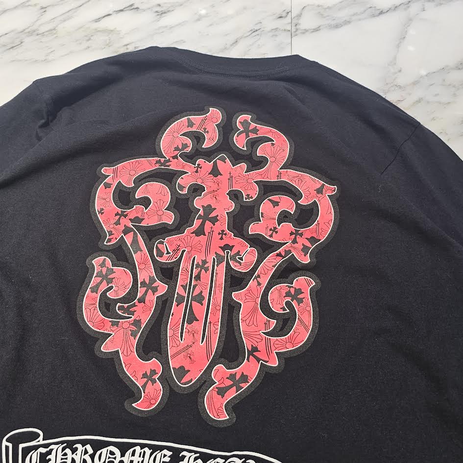 CHROME HEARTS Multi Logo Red Vine Dagger Long Sleeve Tee Size M クロムハーツ マルチロゴ総柄 レッド ヴァインダガー ロングスリーブ Tシャツ サイズM