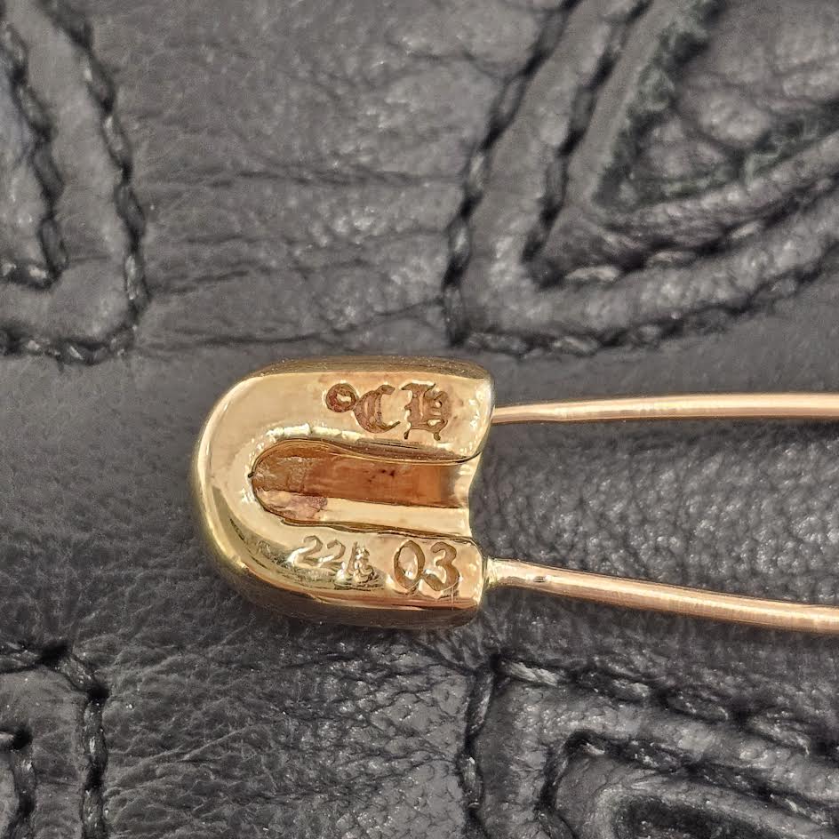 CHROME HEARTS 22K Safety Pin 1 Emerald Pendant Top クロムハーツ 22K セーフティピン 1エメラルド ペンダントトップ