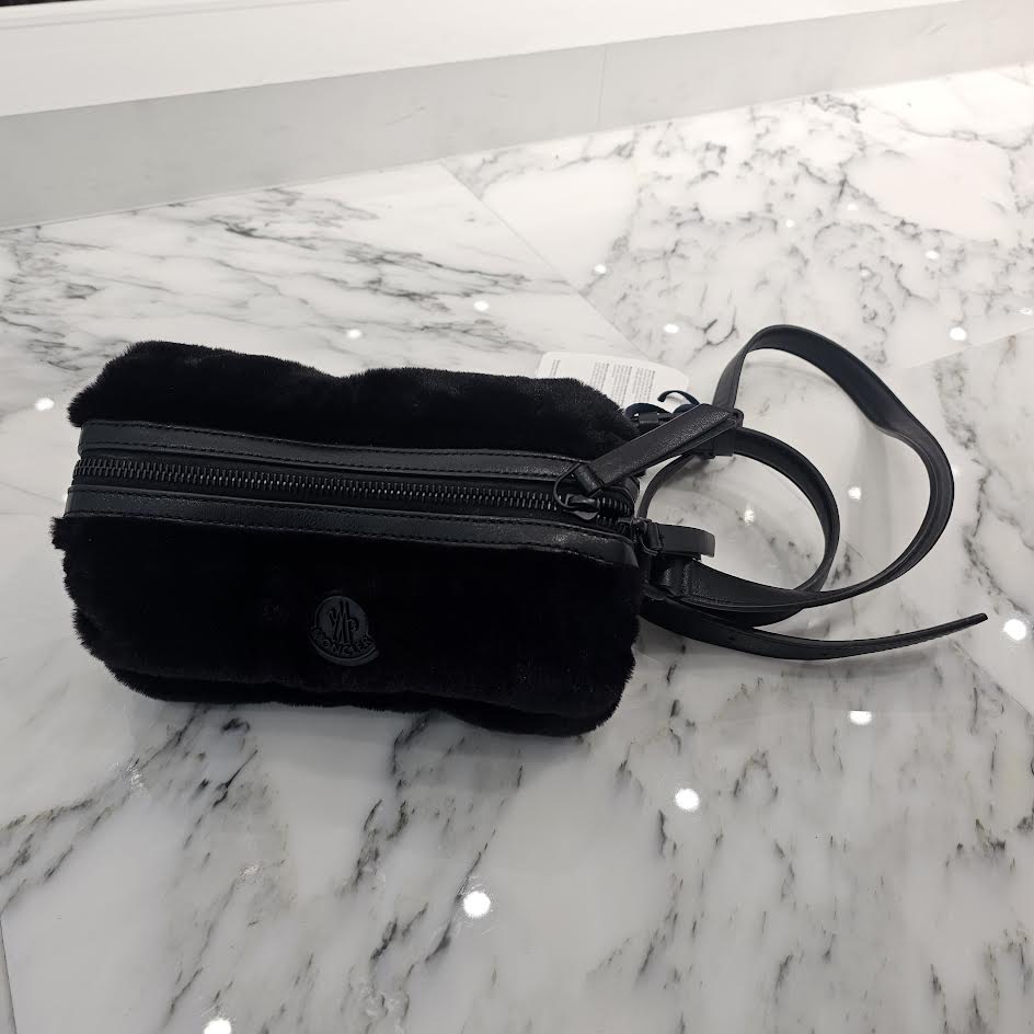 MONCLER 2024AW KEONI Leather Boa Cross Body Bag 5L00004 M3748 999 モンクレール ケオニ レザー ボア クロスボディバッグ