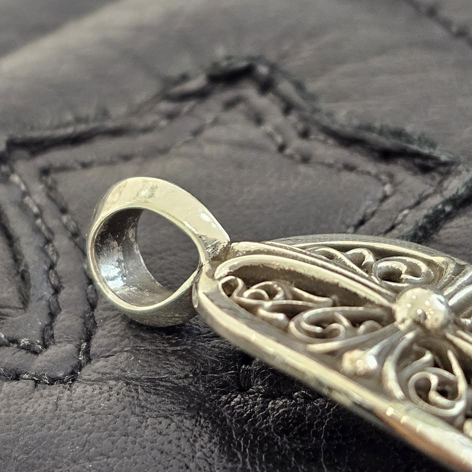 CHROME HEARTS Classic Oval Cross Pendant Top クロムハーツ クラシック オーバルクロス ペンダントトップ シルバー925