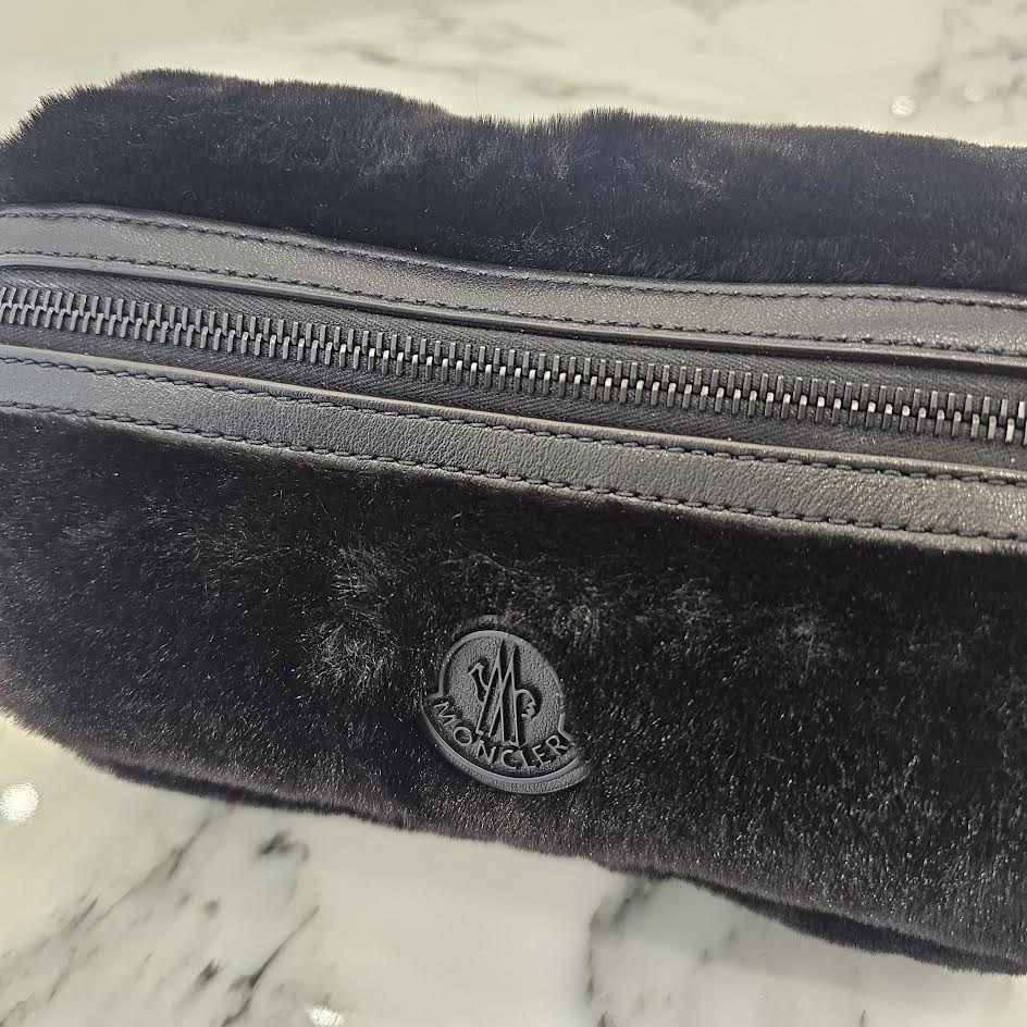 MONCLER 2024AW KEONI Leather Boa Cross Body Bag 5L00004 M3748 999 モンクレール ケオニ レザー ボア クロスボディバッグ