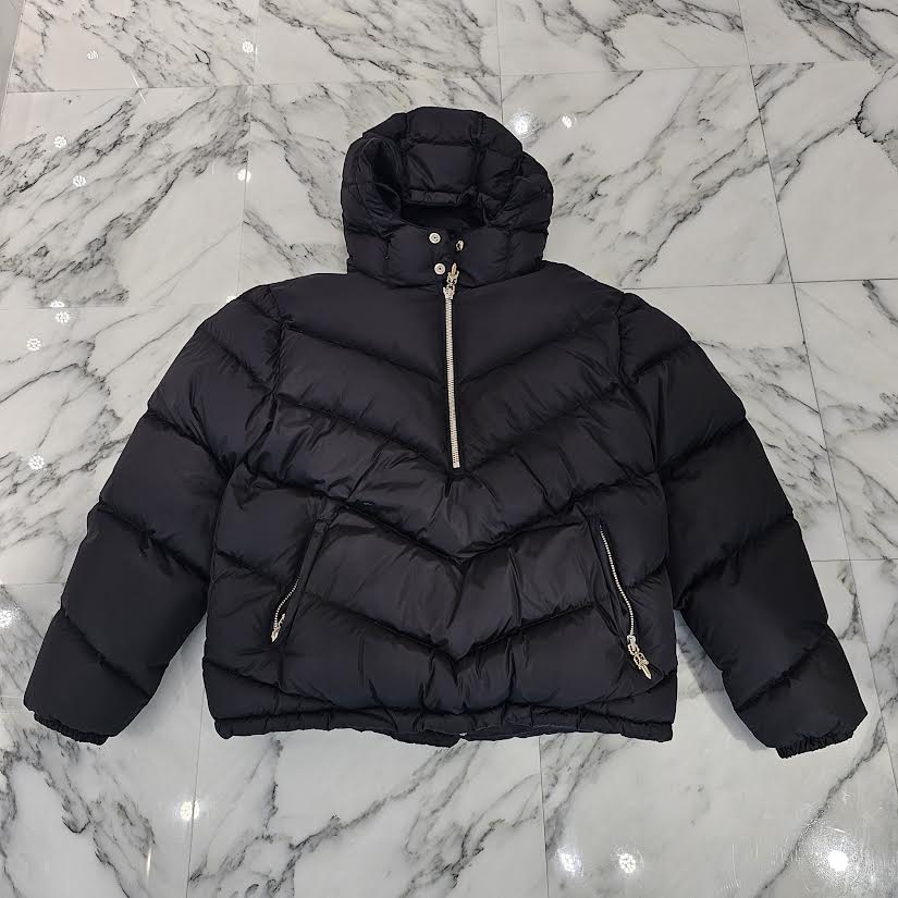 クロムハーツ サイズ:M  CHUNK HALF DAGGER ZIP JACKET ハーフダガージップナイロンダウンジャケット 中古 SJ02 CHROME HEARTS CHUNK HALF DAGGER ZIP DOWN JACKET Size M クロム