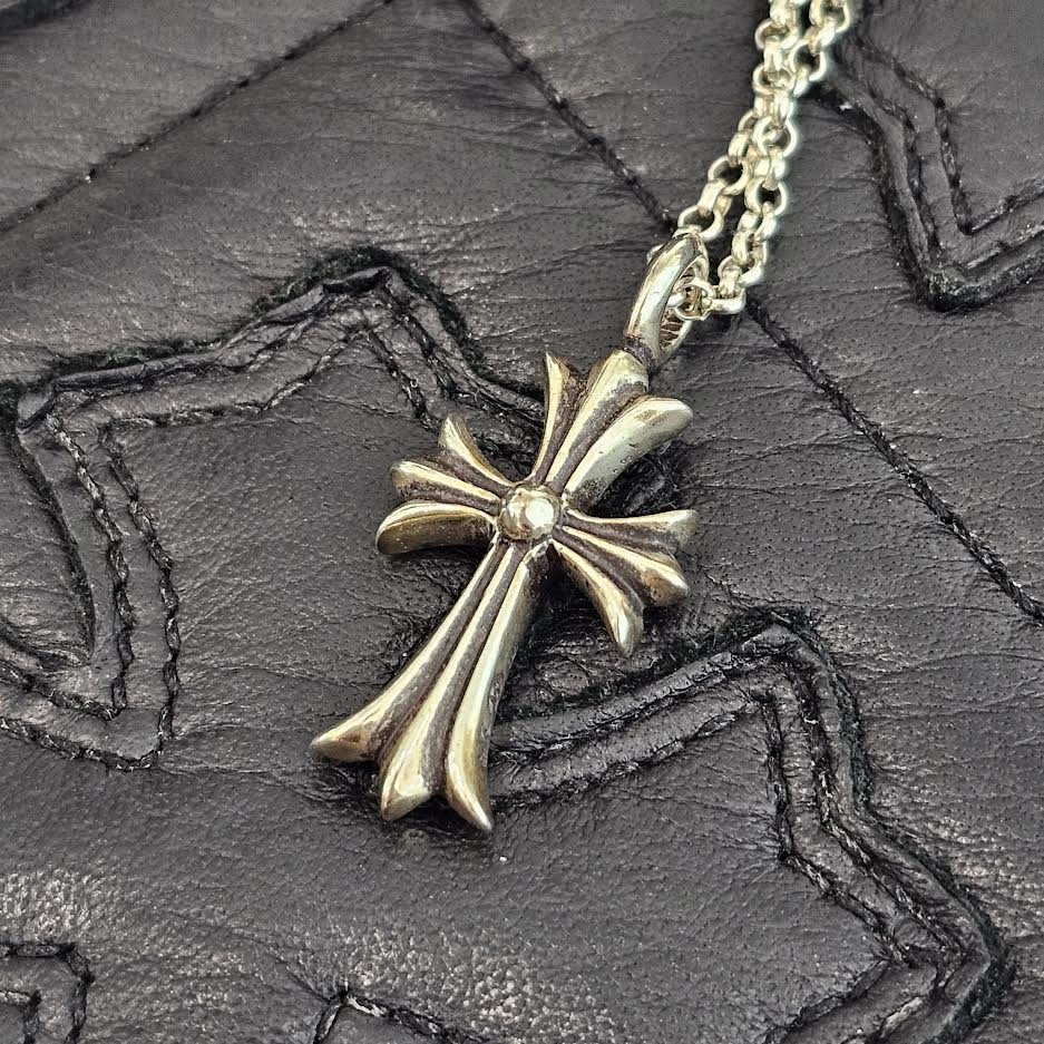 CHROME HEARTS Tiny Fat Cross Pave Diamond Pendant Top Roll Chain 18 Inch Necklace クロムハーツ タイニーファットクロス パヴェダイヤモンド ペンダントトップ ロールチェーン 18インチ ネックレス