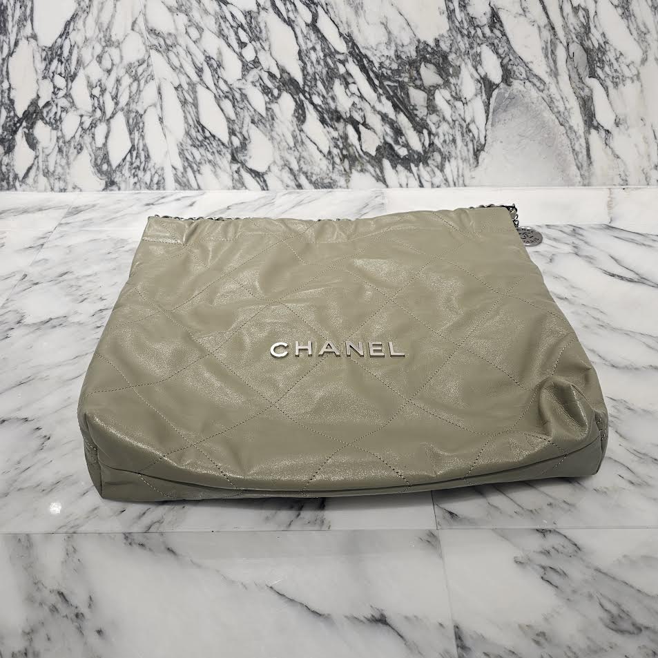 CHANEL 22 Matelasse Caviar Skin Chain Shoulder Bag シャネル 22 マトラッセ キャビアスキン チェーン ショルダーバッグ