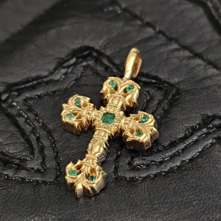 CHROME HEARTS 22K Tiny Filigree Cross Emerald Pendent Top