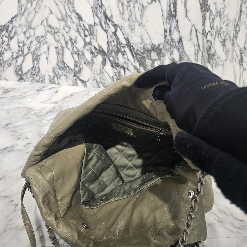 CHANEL 22 Matelasse Caviar Skin Chain Shoulder Bag シャネル 22 マトラッセ キャビアスキン チェーン ショルダーバッグ