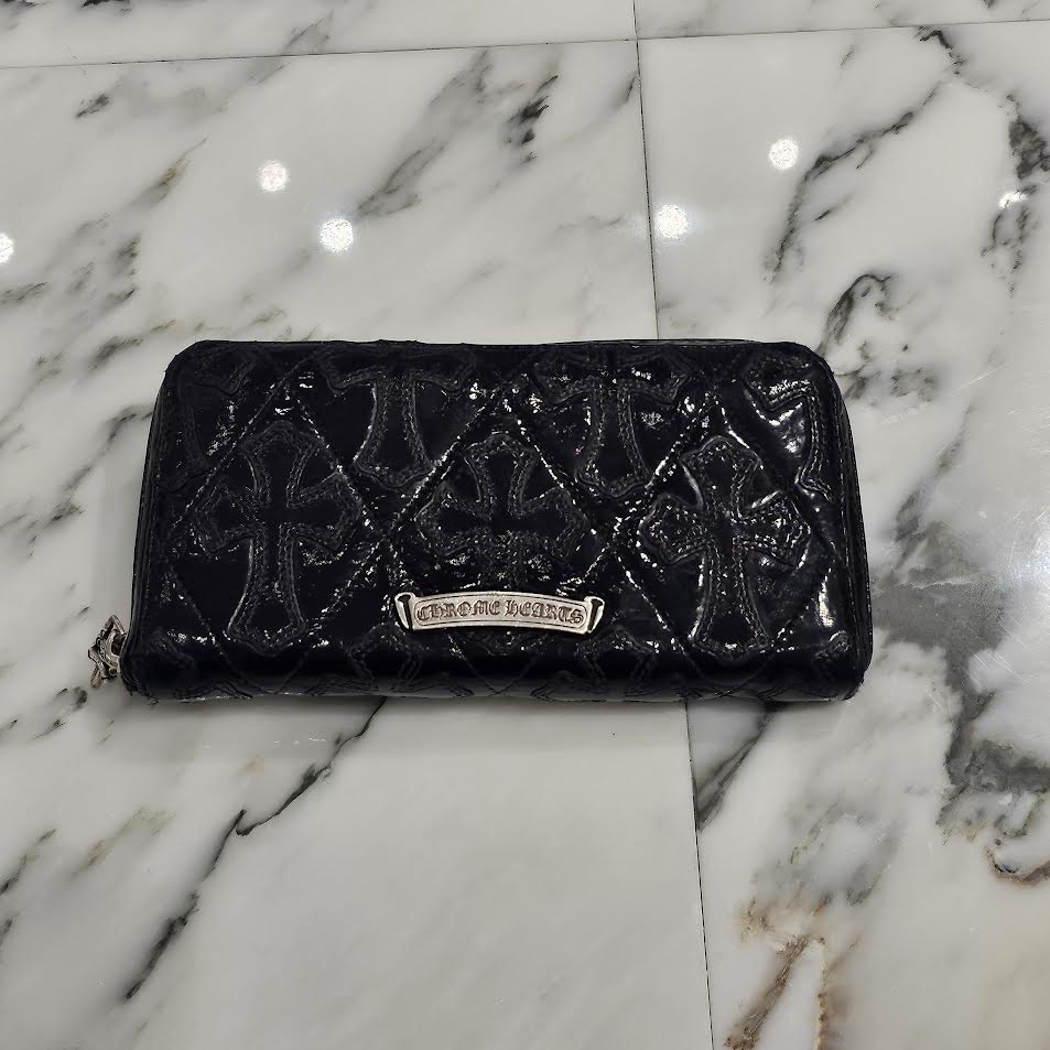 CHROME HEARTS Cemetery Cross Leather Patch Quilting Patent Leather Wallet クロムハーツ セメタリークロス レザーパッチ キルティング パテントレザー ウォレット