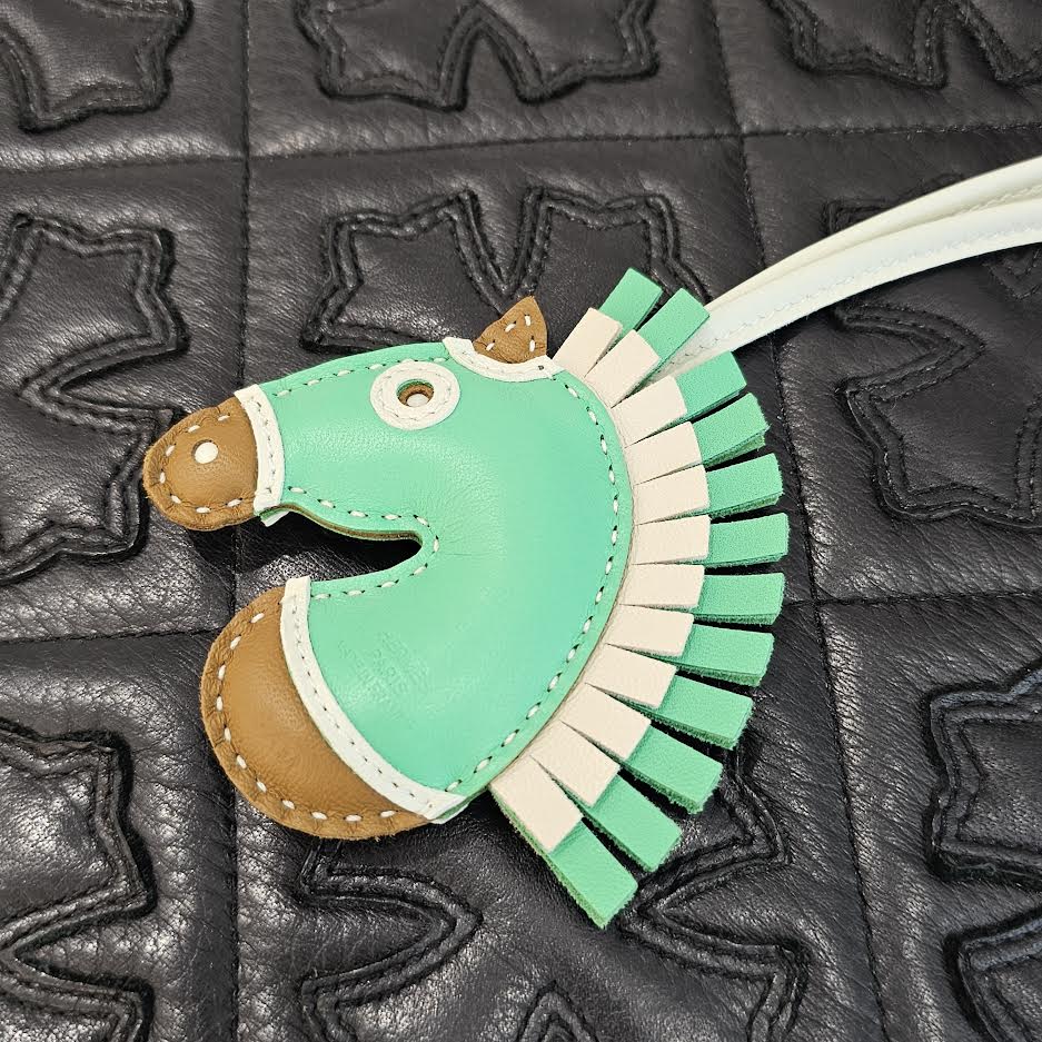 HERMES Geegee Camail Kraft Leather Bag Charm W刻印 エルメス ジージーカマイユ クラフト レザーバッグチャーム W刻印