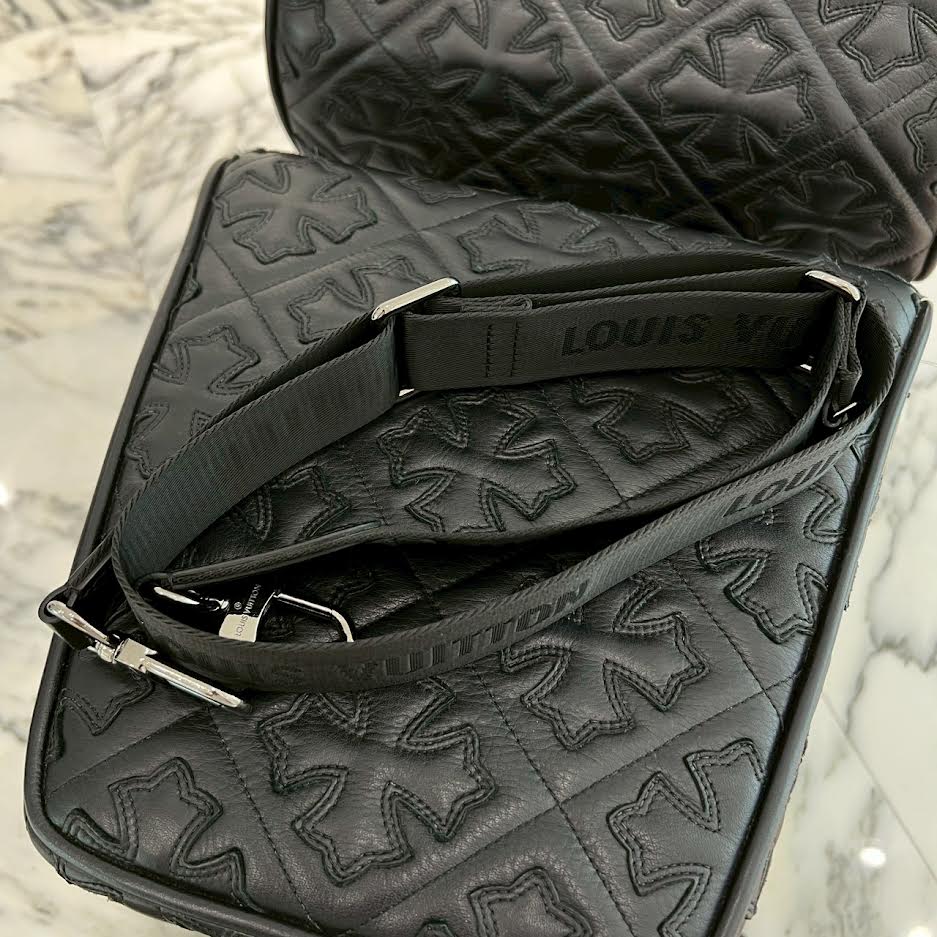LOUIS VUITTON Keepall Bandouliere 25 Monogram Eclipse M46271 ルイヴィトン キーポル バンドリエール 25 モノグラム エクリプス