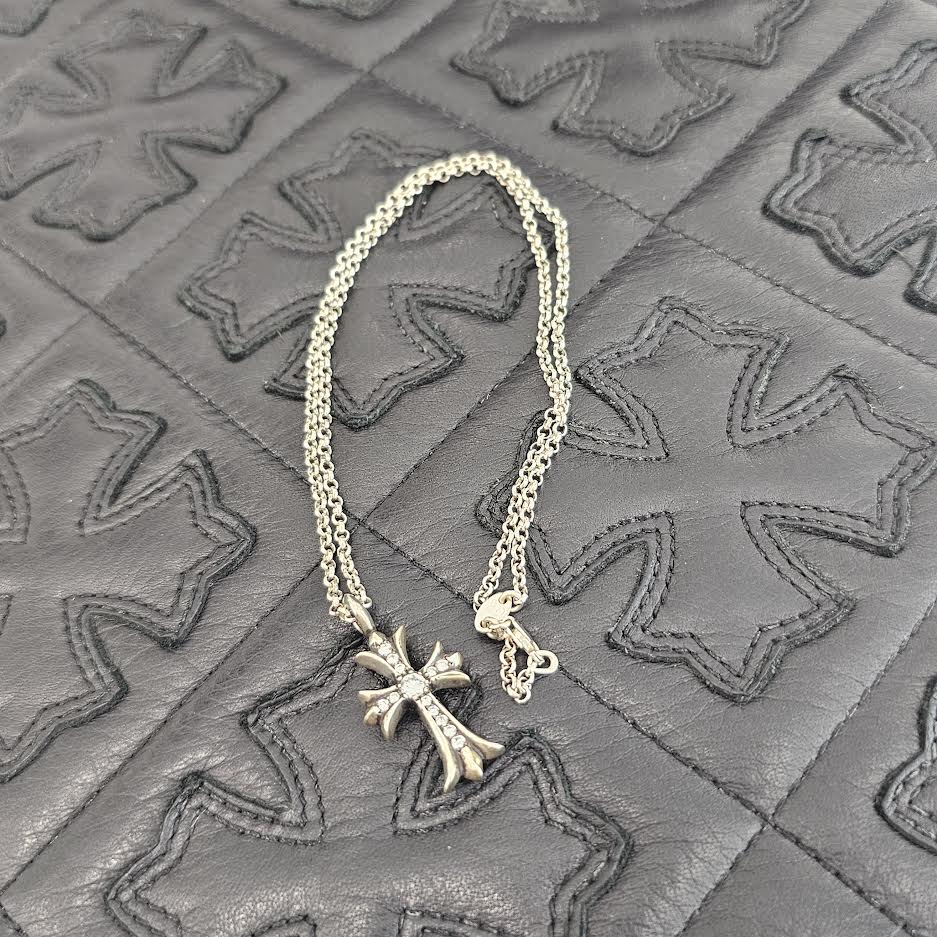 CHROME HEARTS Tiny Fat Cross Pave Diamond Pendant Top Roll Chain 18 Inch Necklace クロムハーツ タイニーファットクロス パヴェダイヤモンド ペンダントトップ ロールチェーン 18インチ ネックレス