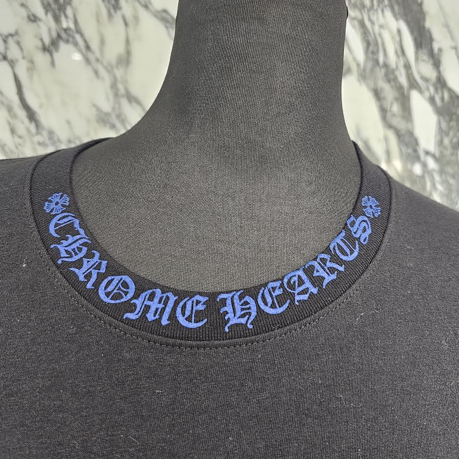 CHROME HEARTS 2025SS Old English Neck Logo Neon Blue Tee Size L クロムハーツ オールドイングリッシュ ネックロゴ ネオンブルー Tシャツ サイズL