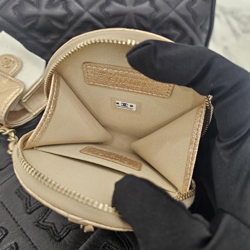 CHANEL 2024 Years Gift Round Pouch And Airpods Holder Bag Charm Lambskin シャネル イヤーズギフト ラウンドポーチ&エアポッズ ホルダーバッグ チャーム ラムスキン