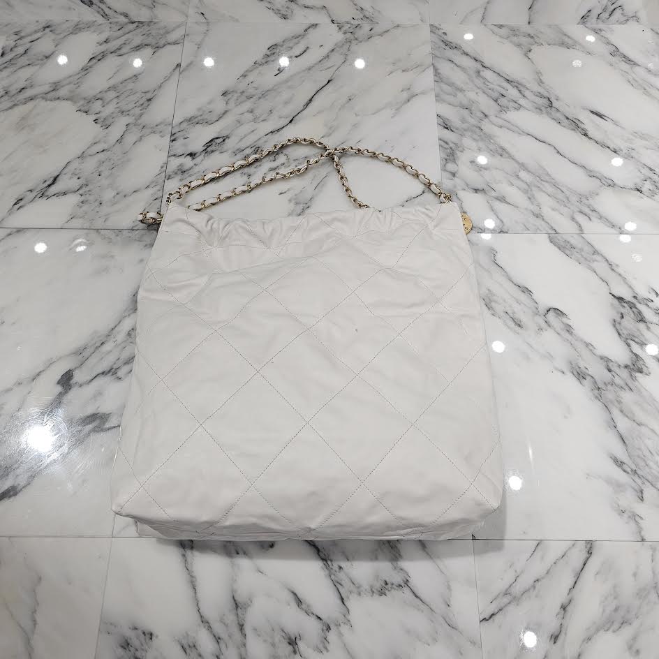 CHANEL 22 Matelasse Caviar Skin Chain Shoulder Bag シャネル 22 マトラッセ キャビアスキン チェーン ショルダーバッグ