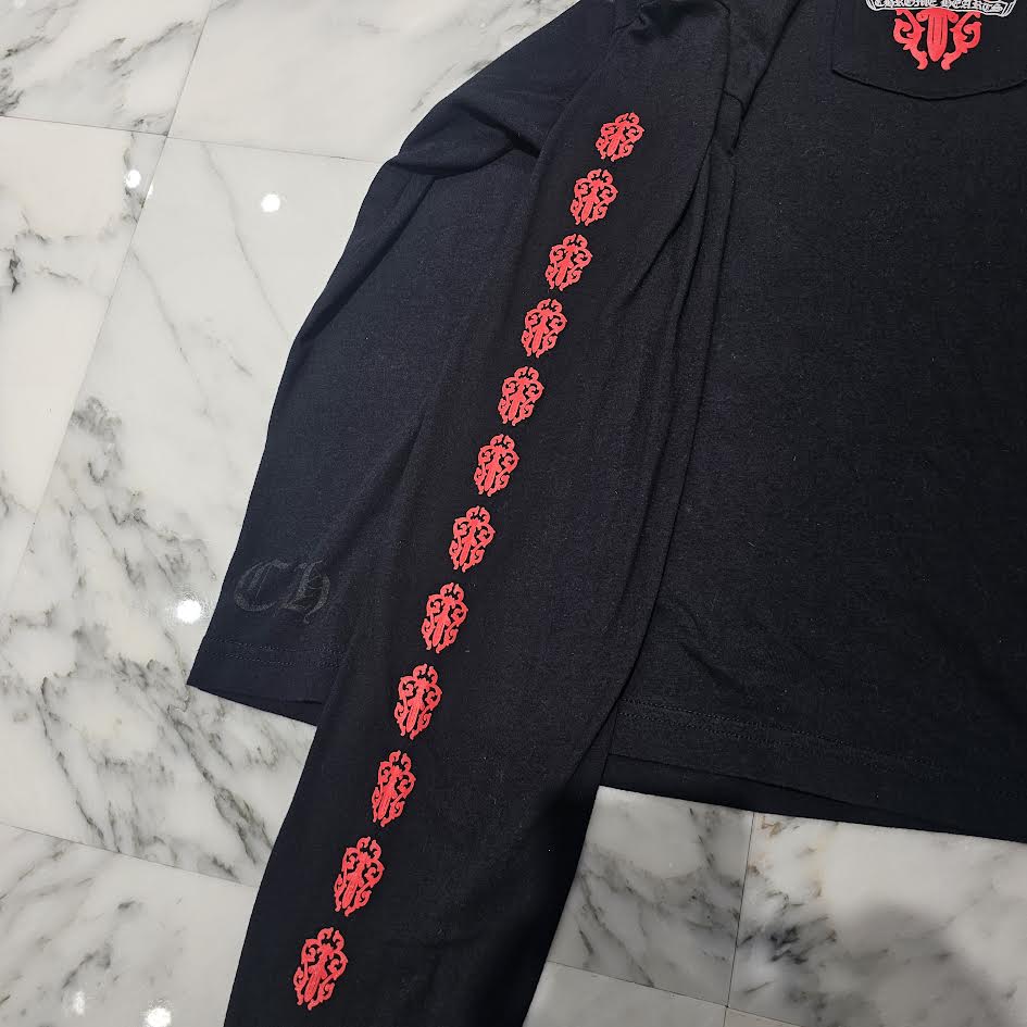 CHROME HEARTS Multi Logo Red Vine Dagger Long Sleeve Tee Size M クロムハーツ マルチロゴ総柄 レッド ヴァインダガー ロングスリーブ Tシャツ サイズM