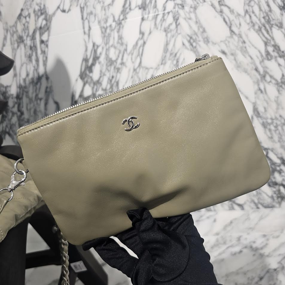 CHANEL 22 Matelasse Caviar Skin Chain Shoulder Bag シャネル 22 マトラッセ キャビアスキン チェーン ショルダーバッグ