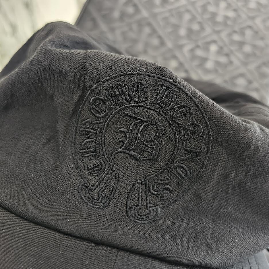 CHROME HEARTS × Bella Hadid Initial Embroidery Silk Trucker Cap Size ONE SIZE（53-60）クロムハーツ × ベラハディッド イニシャル刺繍 シルク トラッカーキャップ サイズONE SIZE（53-60）