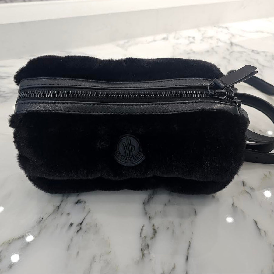 MONCLER 2024AW KEONI Leather Boa Cross Body Bag 5L00004 M3748 999 モンクレール ケオニ レザー ボア クロスボディバッグ
