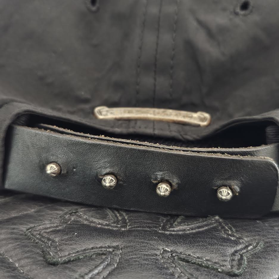 CHROME HEARTS × Bella Hadid Initial Embroidery Silk Trucker Cap Size ONE SIZE（53-60）クロムハーツ × ベラハディッド イニシャル刺繍 シルク トラッカーキャップ サイズONE SIZE（53-60）