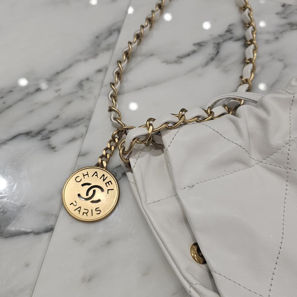 CHANEL 22 Matelasse Caviar Skin Chain Shoulder Bag シャネル 22 マトラッセ キャビアスキン チェーン ショルダーバッグ