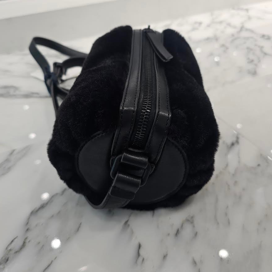 MONCLER 2024AW KEONI Leather Boa Cross Body Bag 5L00004 M3748 999 モンクレール ケオニ レザー ボア クロスボディバッグ