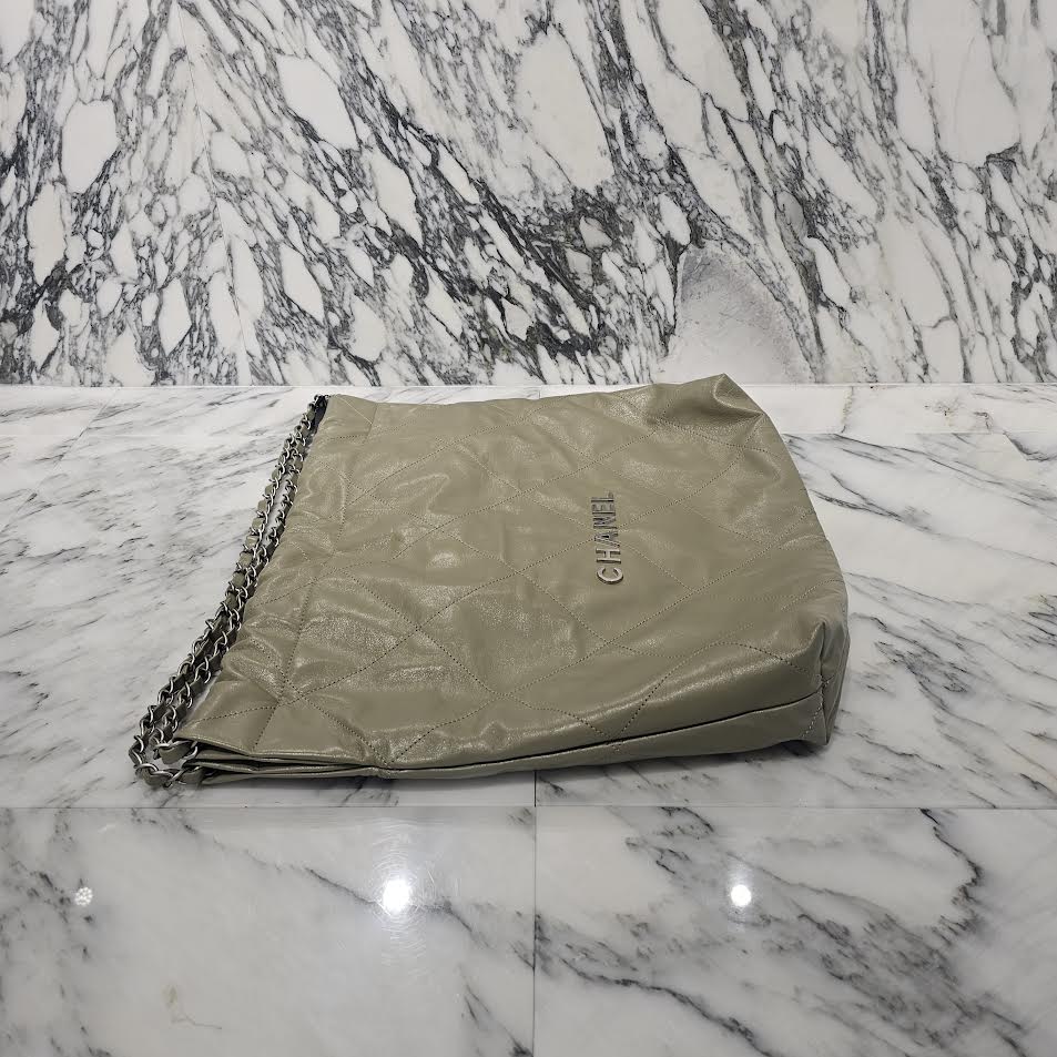 CHANEL 22 Matelasse Caviar Skin Chain Shoulder Bag シャネル 22 マトラッセ キャビアスキン チェーン ショルダーバッグ