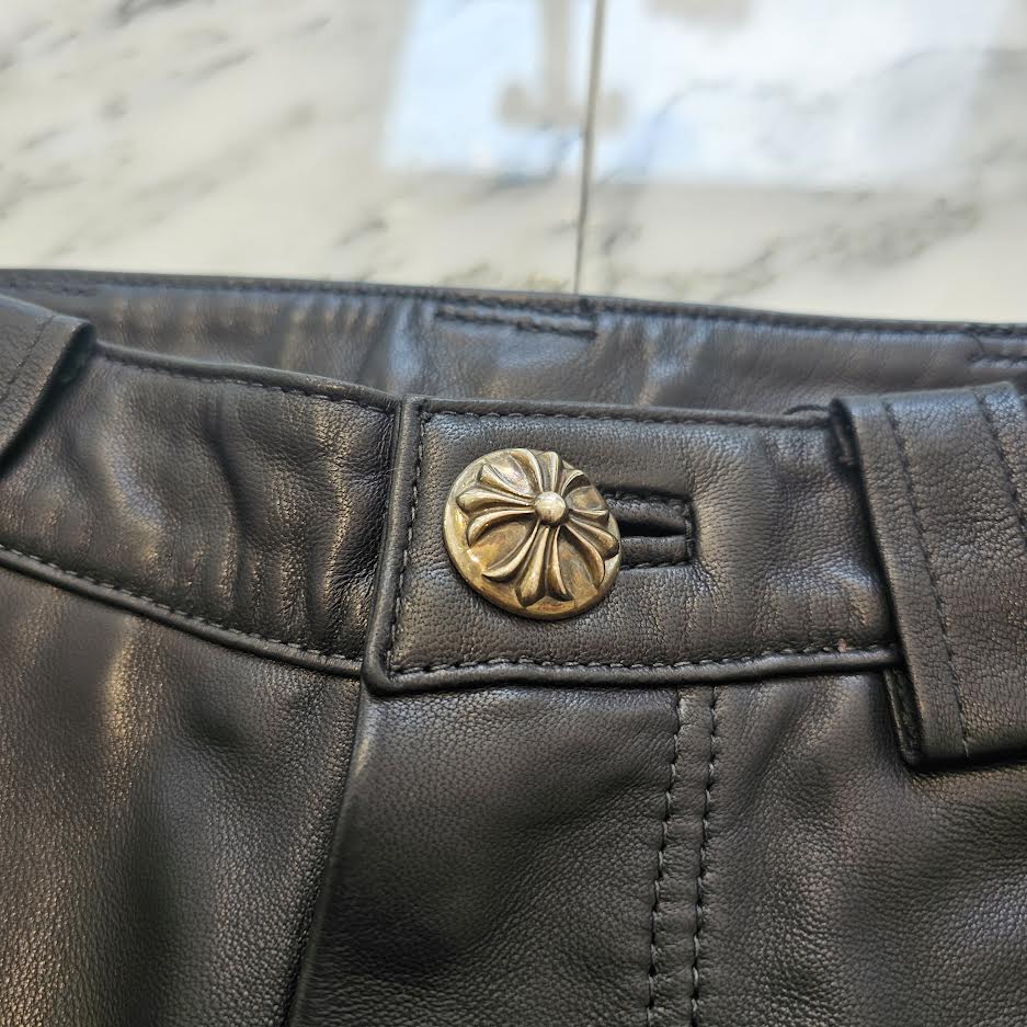 レアな　クロムハーツ　クロスボール　ボタン　タガー　レザーショートパンツ 黒 CHROME HEARTS Cross Ball Button Lamb Leather Shorts Size 24 クロム