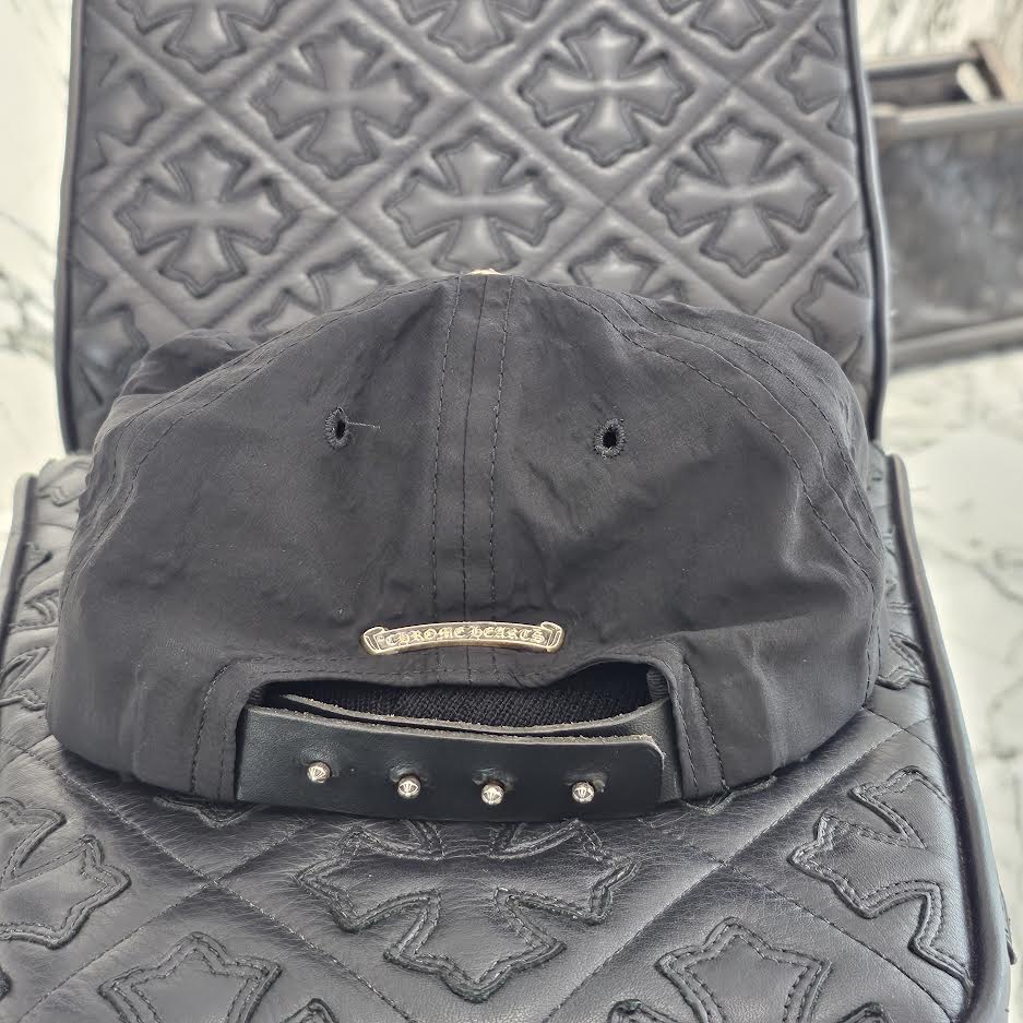 CHROME HEARTS × Bella Hadid Initial Embroidery Silk Trucker Cap Size ONE SIZE（53-60）クロムハーツ × ベラハディッド イニシャル刺繍 シルク トラッカーキャップ サイズONE SIZE（53-60）