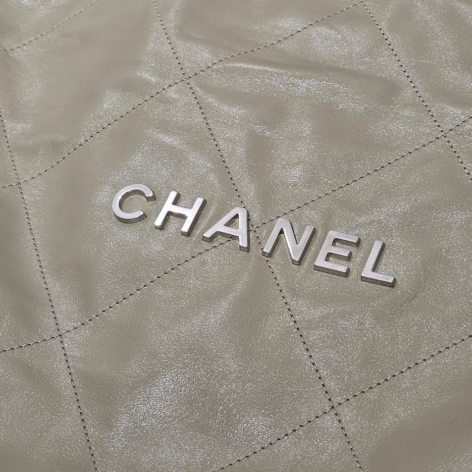 CHANEL 22 Matelasse Caviar Skin Chain Shoulder Bag シャネル 22 マトラッセ キャビアスキン チェーン ショルダーバッグ