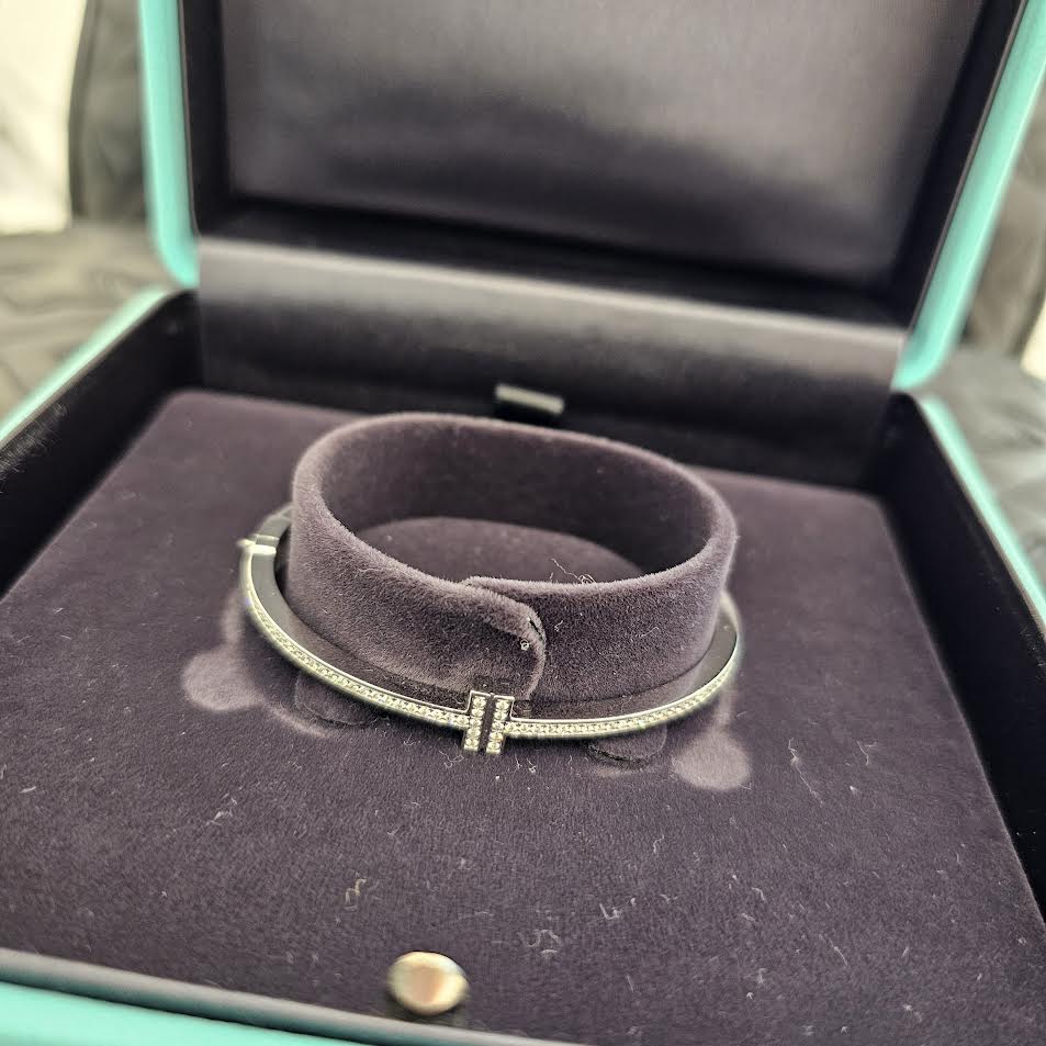 Tiffany Co. 18K WG Tiffany T Diamond Hinged Wire Bangle 62273089 Size Small ティファニー 18K ホワイトゴールド ティファニーT ダイアモンド ヒンジ ワイヤー バングル サイズSmall