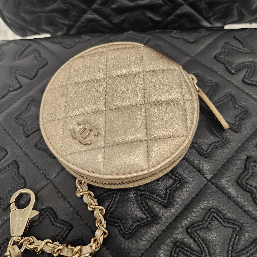 CHANEL 2024 Years Gift Round Pouch And Airpods Holder Bag Charm Lambskin シャネル イヤーズギフト ラウンドポーチ&エアポッズ ホルダーバッグ チャーム ラムスキン